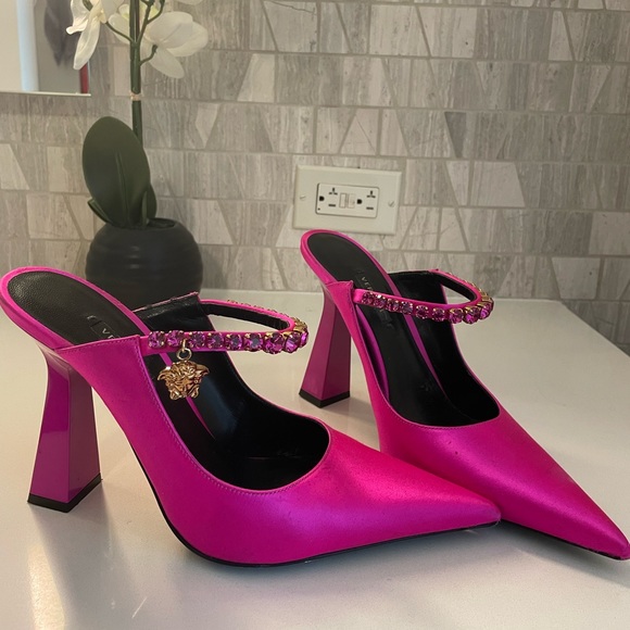 Versace pumps - Picture 2 of 3
